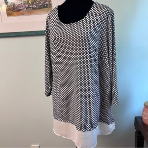 Adrianna Papell Size 2X black and white Quarter Sleeve w/ white ruffle detail